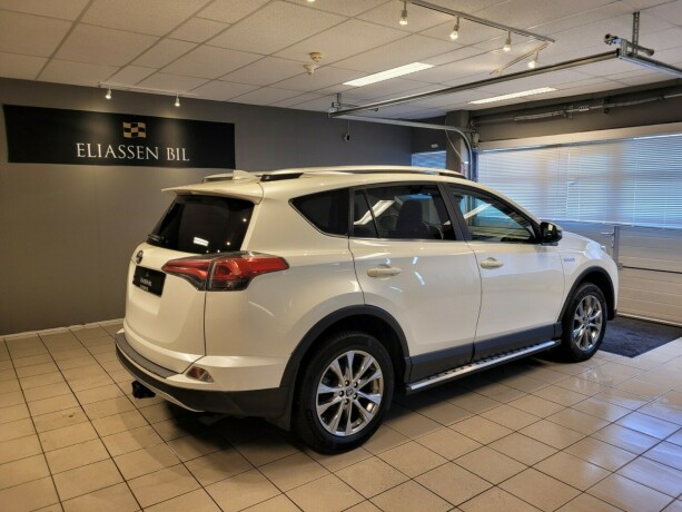 toyota-rav4-elektrisitetbensin-2016-big-4