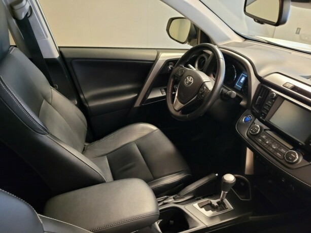 toyota-rav4-elektrisitetbensin-2016-big-13