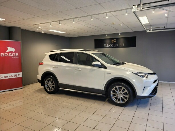 toyota-rav4-elektrisitetbensin-2016-big-2