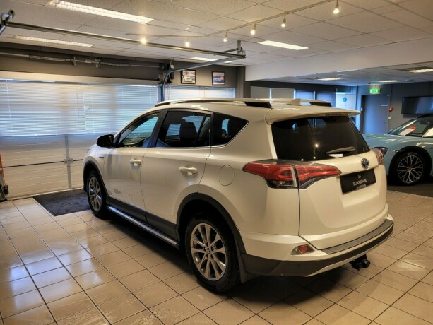toyota-rav4-elektrisitetbensin-2016-big-6