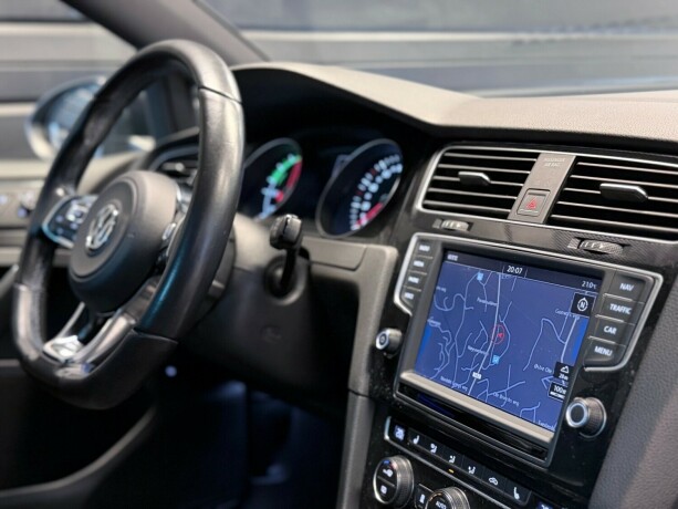 volkswagen-golf-elektrisitetbensin-2016-big-13