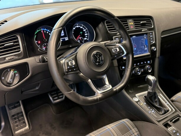 volkswagen-golf-elektrisitetbensin-2016-big-10