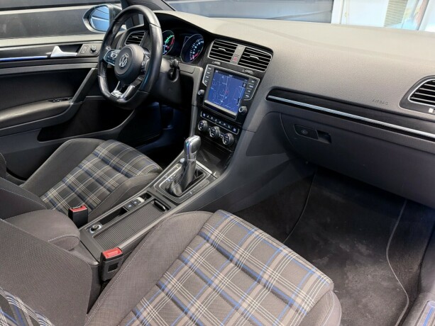 volkswagen-golf-elektrisitetbensin-2016-big-14