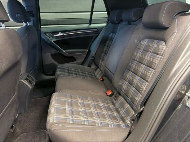 volkswagen-golf-elektrisitetbensin-2016-big-16