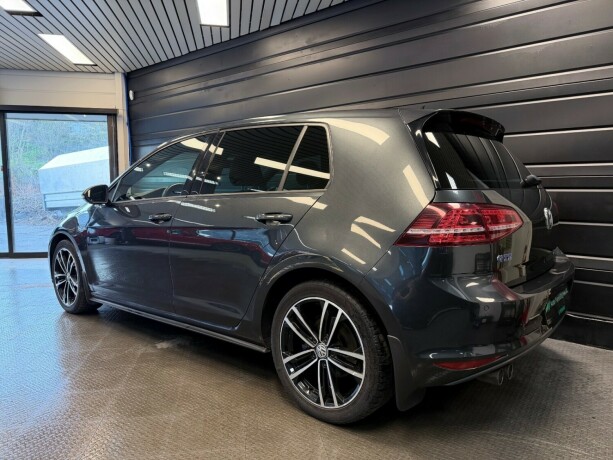 volkswagen-golf-elektrisitetbensin-2016-big-5