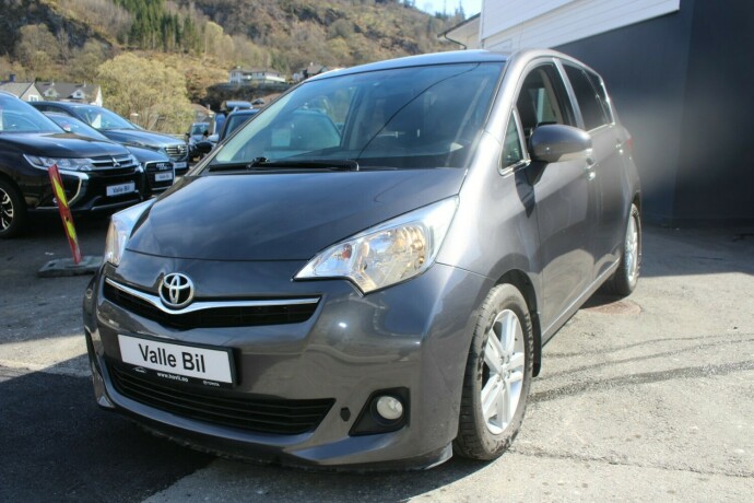 toyota-verso-s-bensin-2013-big-1