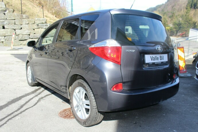 toyota-verso-s-bensin-2013-big-2
