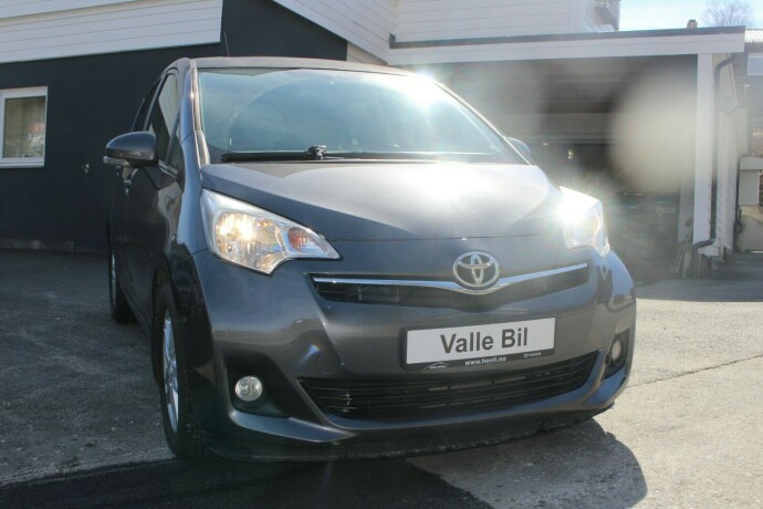 toyota-verso-s-bensin-2013-big-0