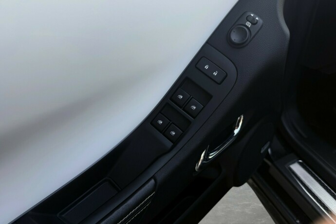 chevrolet-camaro-bensin-2012-big-23