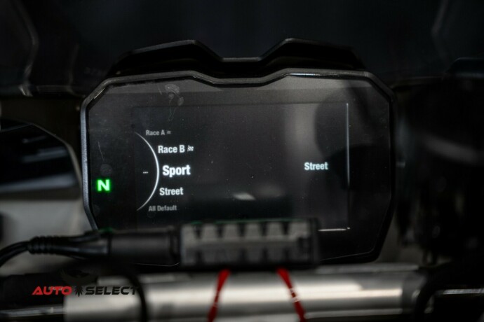 ducati-panigale-v4-s-bensin-2022-big-26