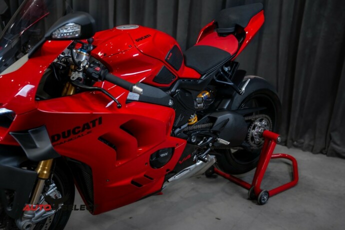 ducati-panigale-v4-s-bensin-2022-big-3