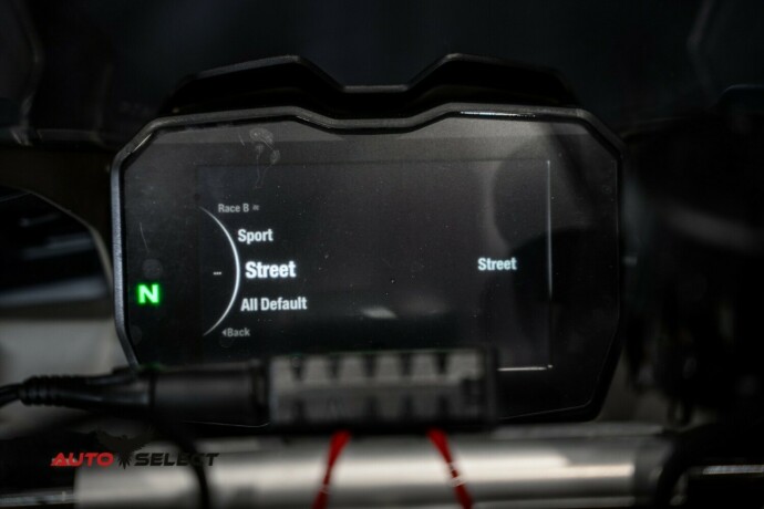 ducati-panigale-v4-s-bensin-2022-big-25