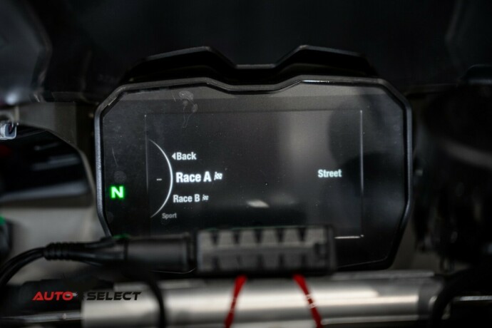 ducati-panigale-v4-s-bensin-2022-big-28