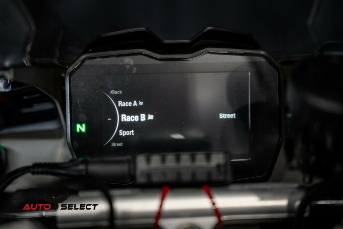 ducati-panigale-v4-s-bensin-2022-big-27