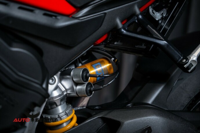 ducati-panigale-v4-s-bensin-2022-big-5