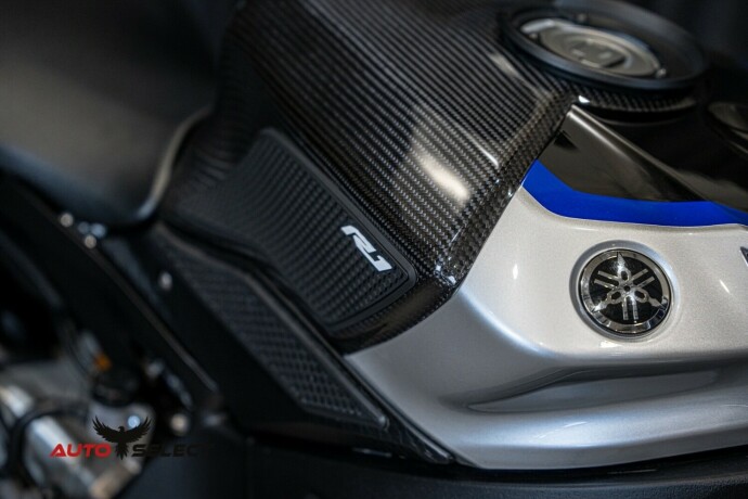 yamaha-yzf-r1m-bensin-2017-big-7