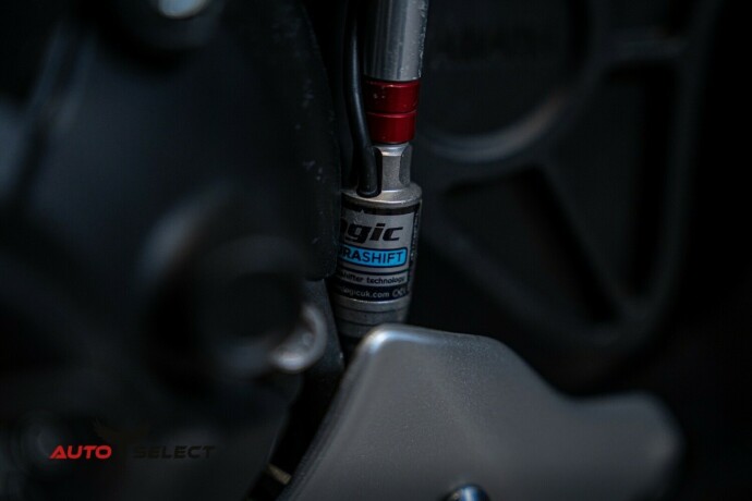 yamaha-yzf-r1m-bensin-2017-big-12