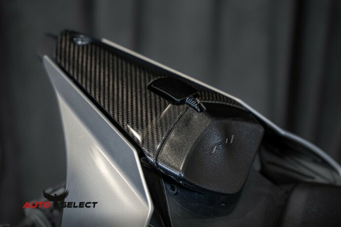 yamaha-yzf-r1m-bensin-2017-big-10