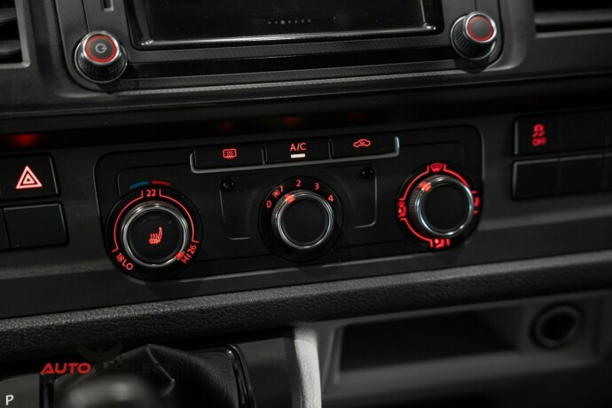 volkswagen-transporter-diesel-2018-big-26