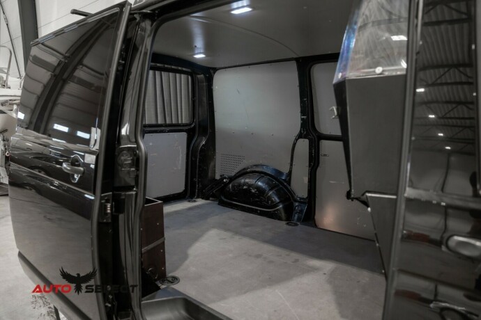 volkswagen-transporter-diesel-2018-big-15