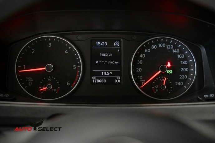 volkswagen-transporter-diesel-2018-big-24