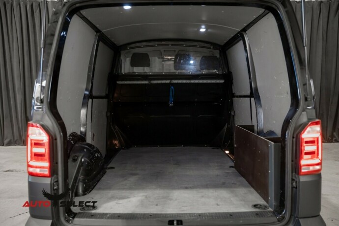 volkswagen-transporter-diesel-2018-big-11
