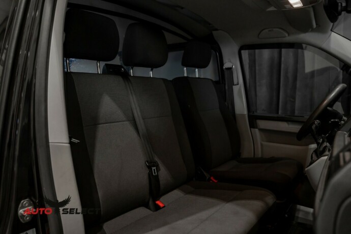 volkswagen-transporter-diesel-2018-big-18