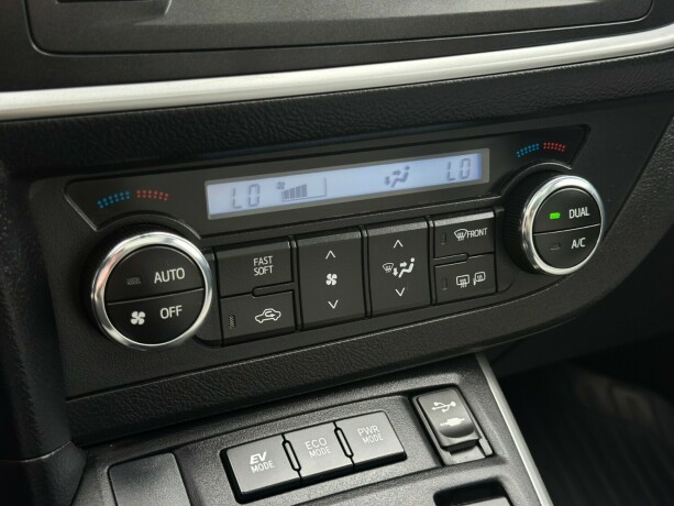 toyota-auris-elektrisitetbensin-2014-big-16