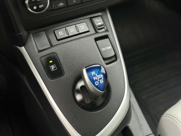 toyota-auris-elektrisitetbensin-2014-big-14