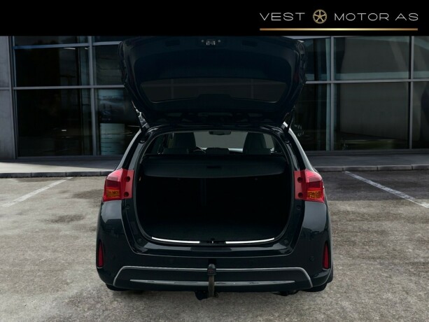 toyota-auris-elektrisitetbensin-2014-big-6