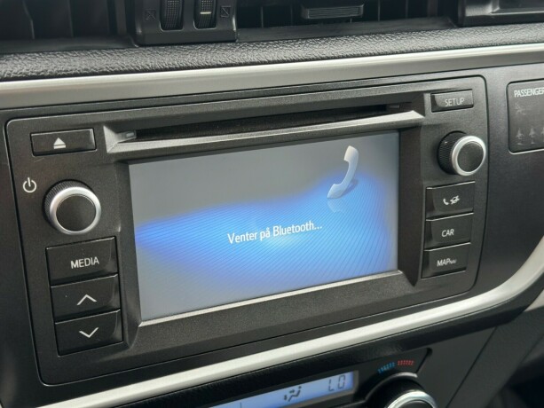 toyota-auris-elektrisitetbensin-2014-big-17