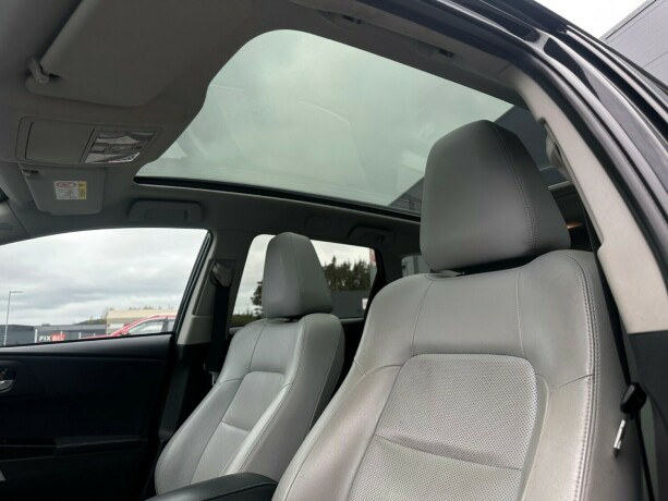 toyota-auris-elektrisitetbensin-2014-big-28