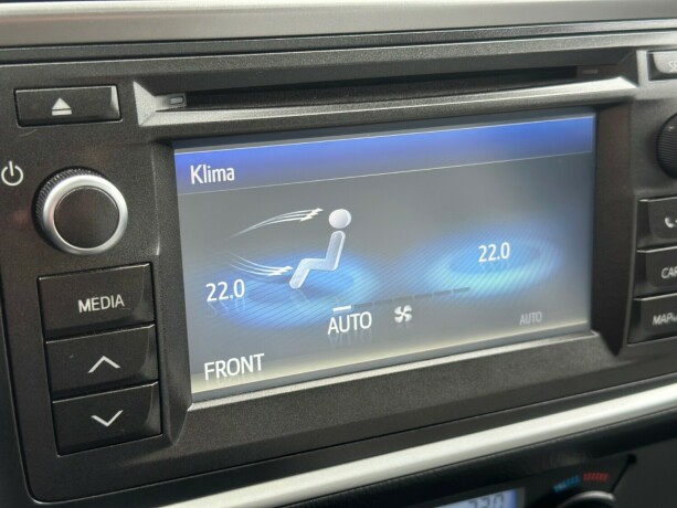 toyota-auris-elektrisitetbensin-2014-big-21