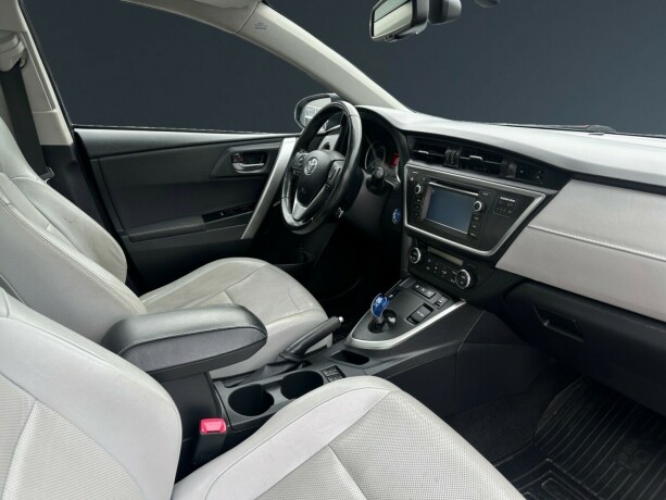 toyota-auris-elektrisitetbensin-2014-big-10