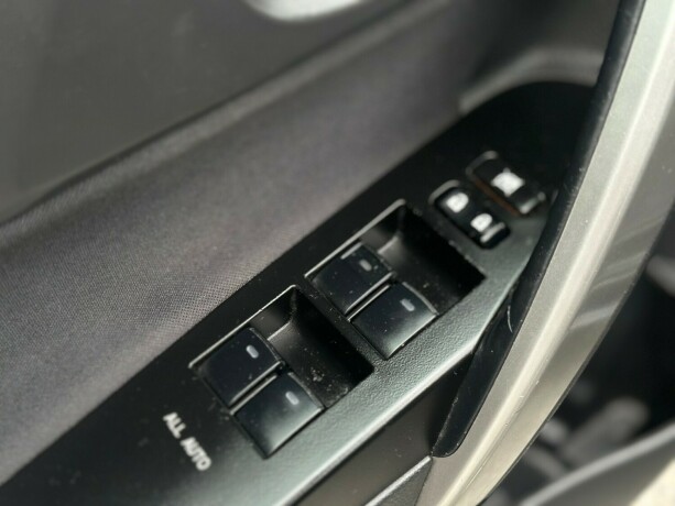 toyota-auris-elektrisitetbensin-2014-big-26