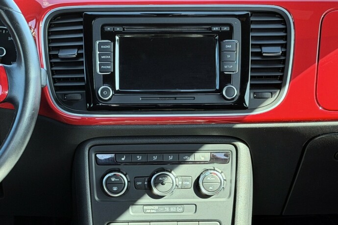 volkswagen-beetle-bensin-2012-big-7