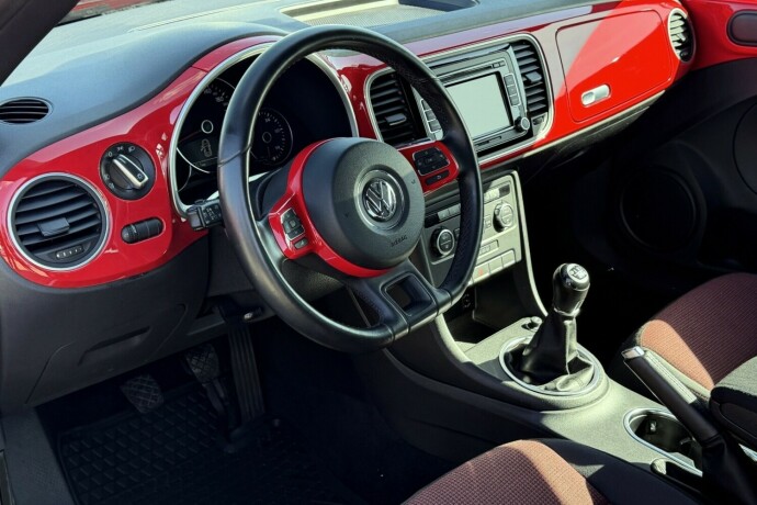 volkswagen-beetle-bensin-2012-big-5