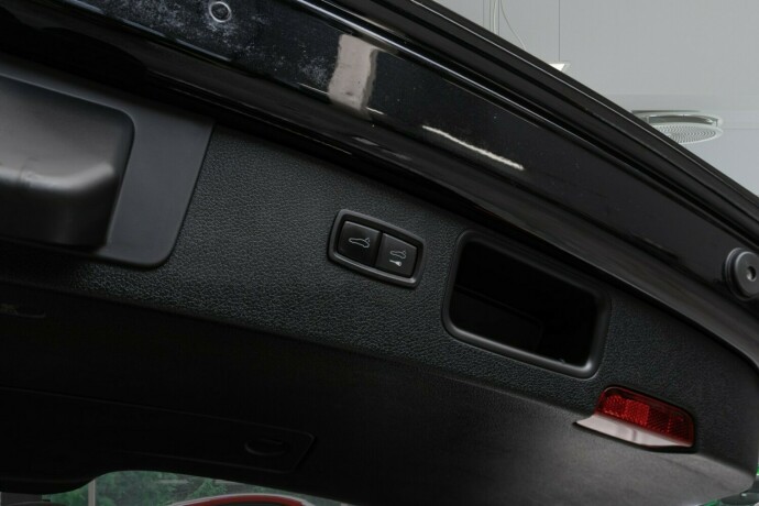 porsche-macan-bensin-2018-big-56