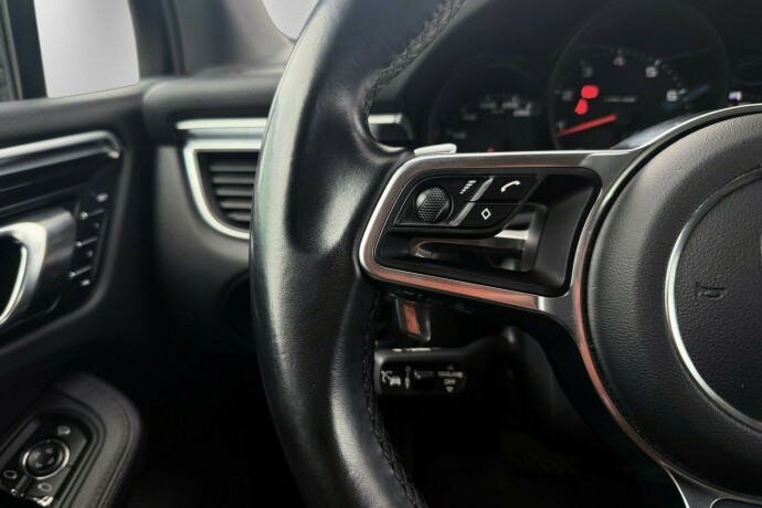 porsche-macan-bensin-2018-big-26