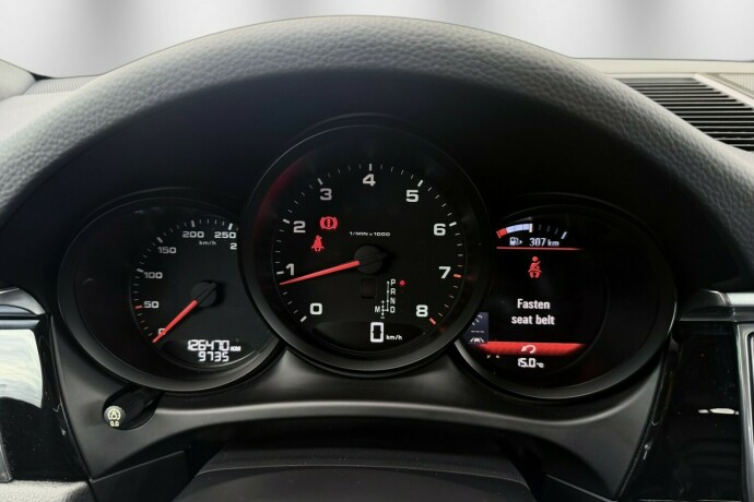 porsche-macan-bensin-2018-big-28