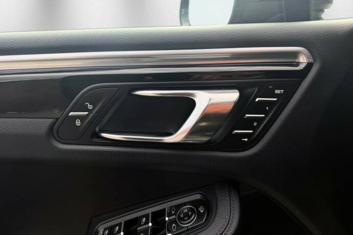 porsche-macan-bensin-2018-big-21