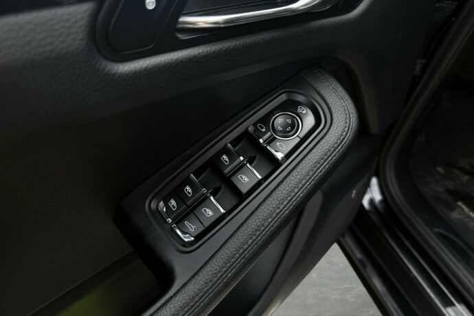 porsche-macan-bensin-2018-big-20