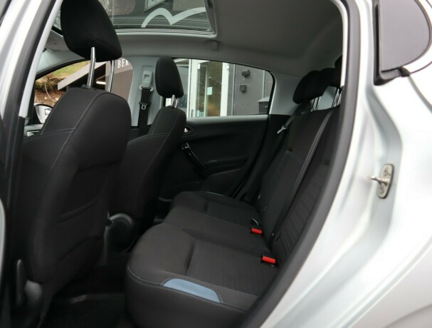 peugeot-208-diesel-2013-big-13