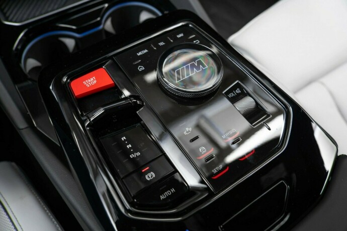 bmw-m5-elektrisitetbensin-2025-big-30