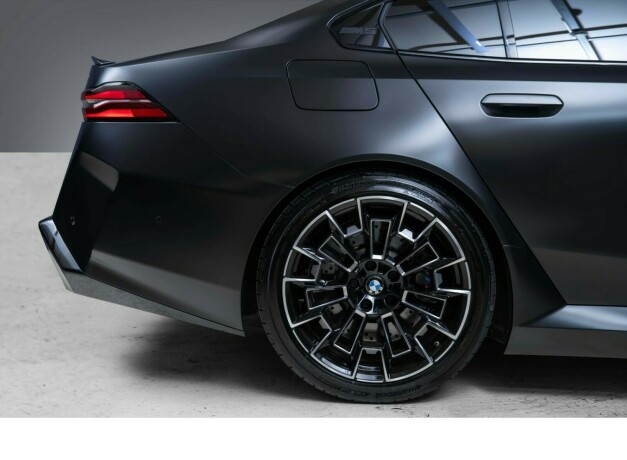 bmw-m5-elektrisitetbensin-2025-big-17