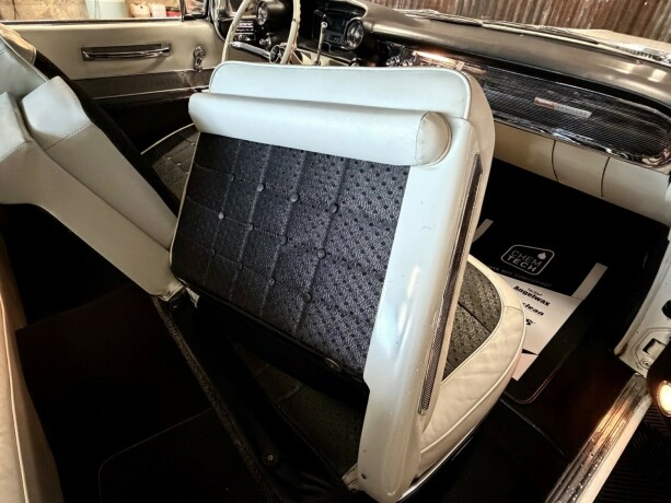 cadillac-deville-bensin-1960-big-36