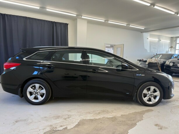 hyundai-i40-diesel-2012-big-1