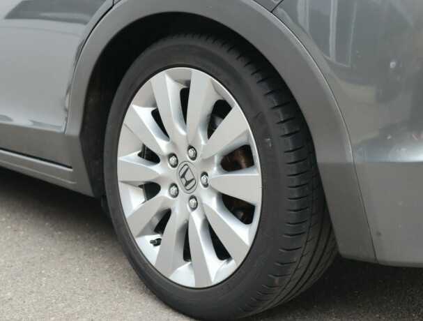 honda-civic-bensin-2013-big-14