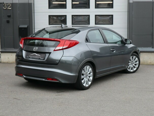 honda-civic-bensin-2013-big-1