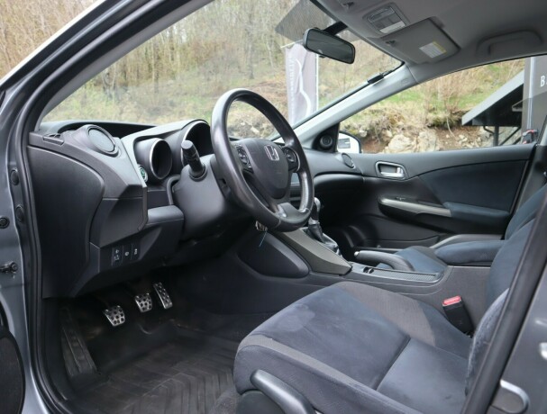 honda-civic-bensin-2013-big-7